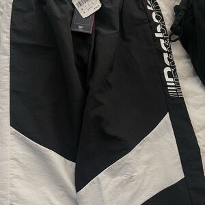 New  Reebok wide leg Authentic Pant
Great for easy movement, skiing and skating